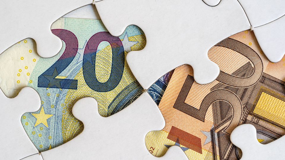 Consejos para invertir ahorros y construir una estrategia financiera a largo plazo